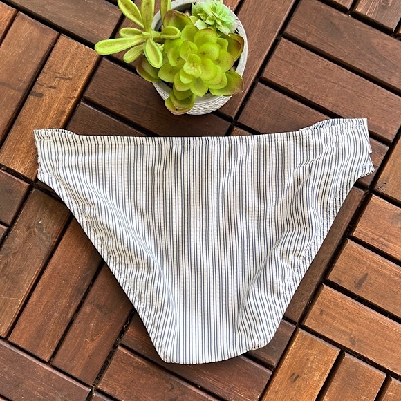 ✨LIKE NEW✨Xhililaration Blue & White Striped Bikini Bottom - Size Womens Small - Picture 3 of 6